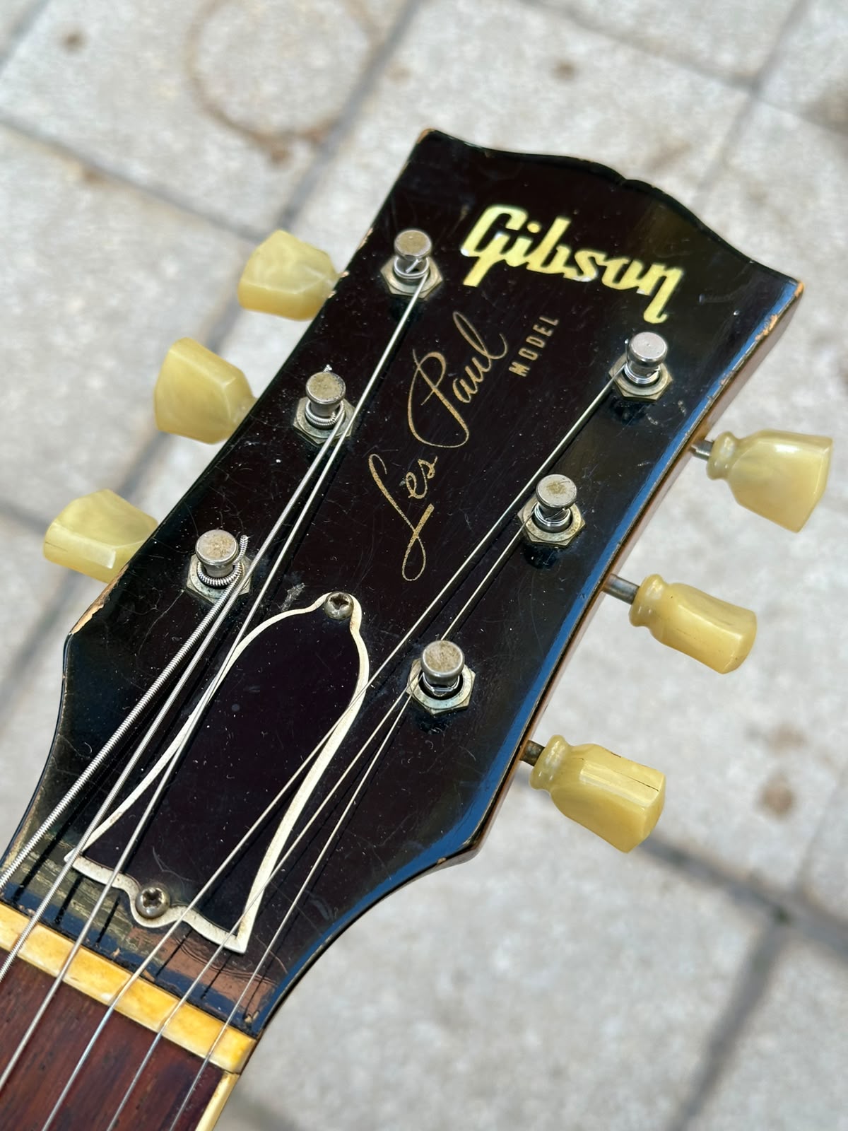 Additional view of the 1952 Gibson Les Paul Goldtop, photo 2