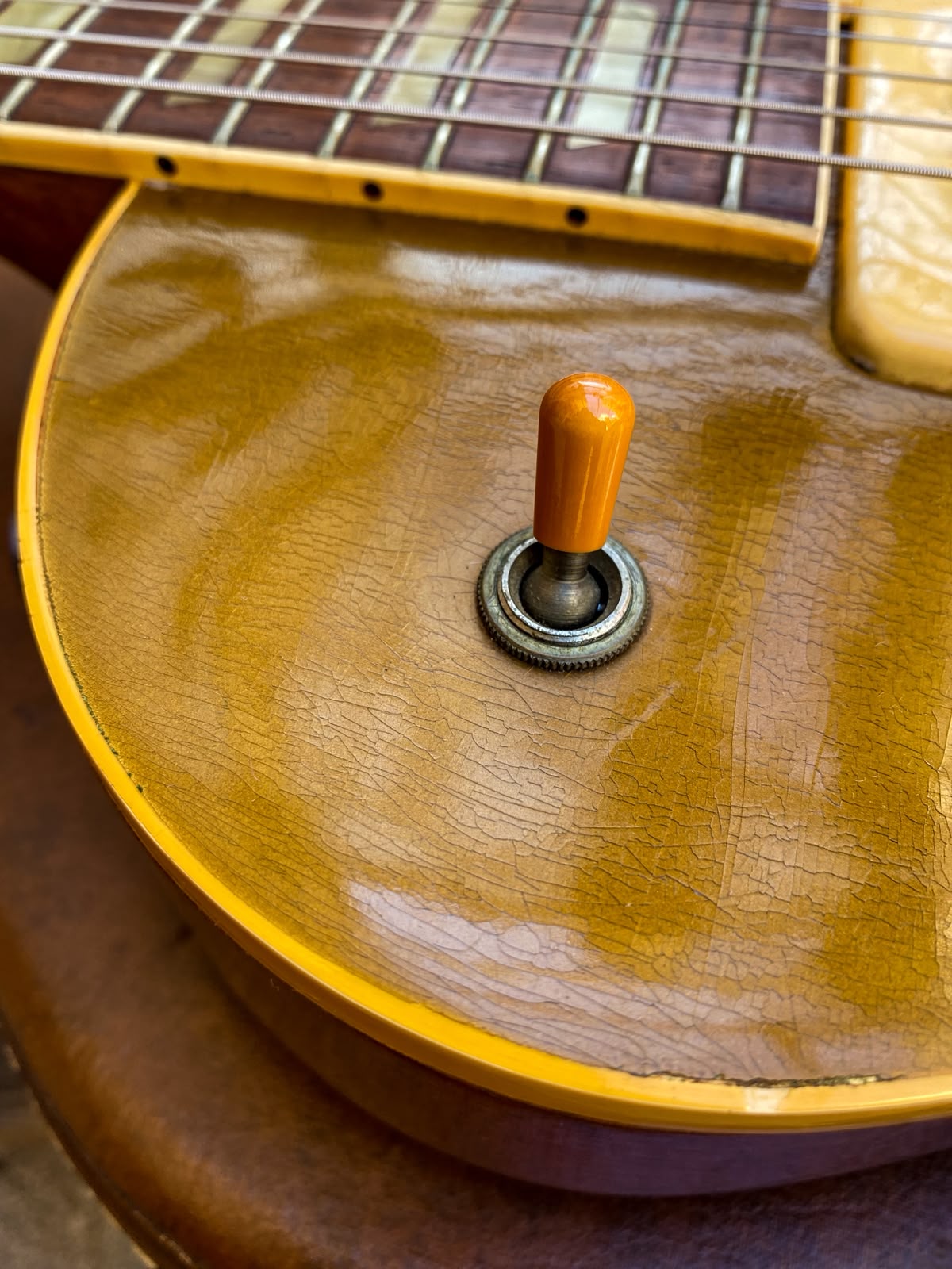 Additional view of the 1952 Gibson Les Paul Goldtop, photo 4